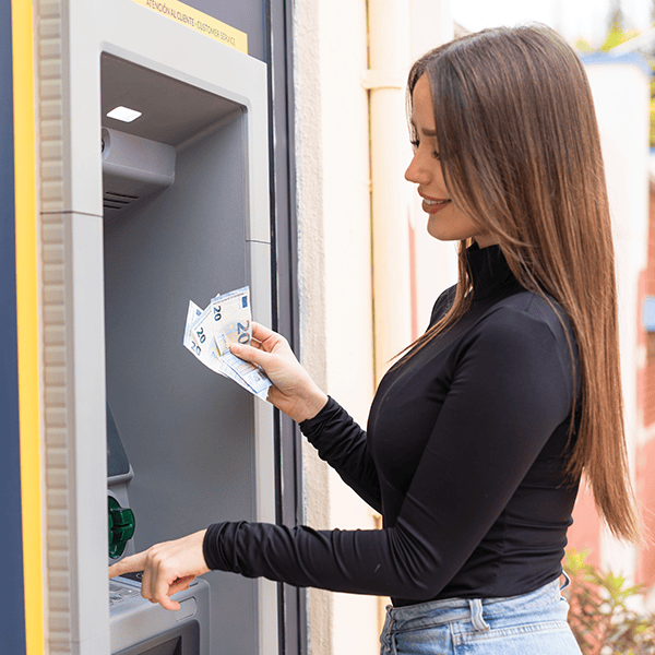 Retirez de l’argent en distributeur automatique simplement avec Transcash
